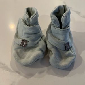 Goumi baby booties